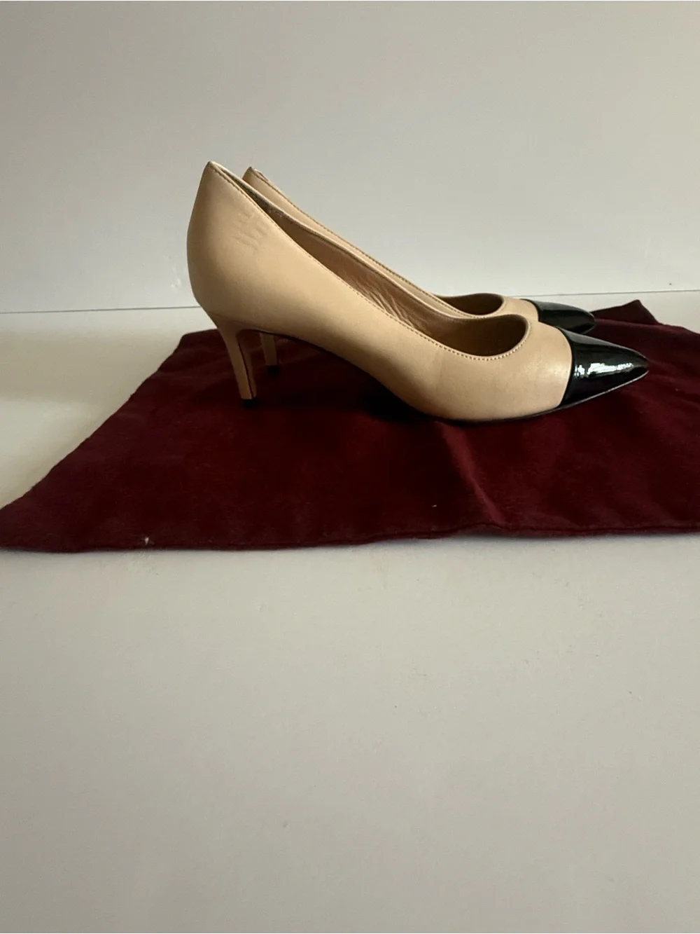 Bruno Magli Beige and Black Pointed Toe Mid-Heel Pumps size 7.5